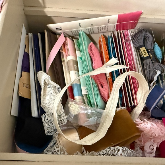 Vintage Sewing Box Full of Vintage Sewing Supplies - Picture 12 of 15